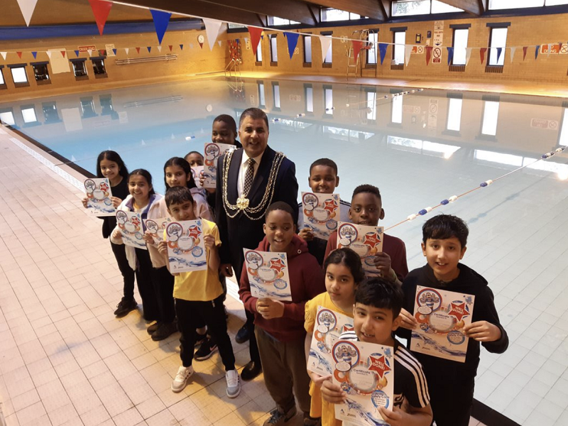 Previous Leeds Mayor and children celebrating their swimming certificates