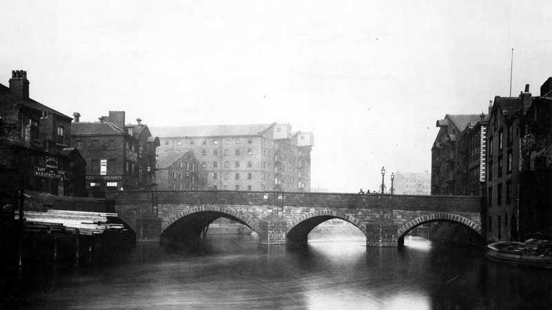 photo of Leeds Bridge from the 19th century