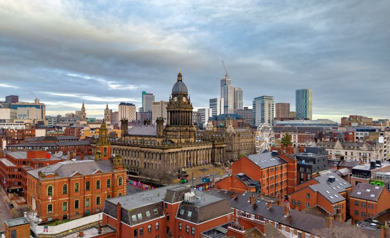 Photo of the Leeds skyline centred on the Leeds Town Hall